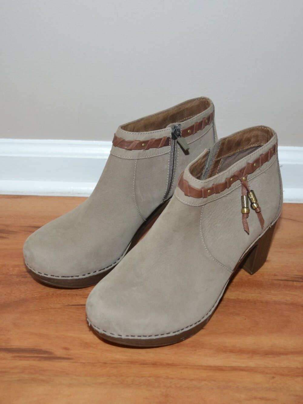 Dansko Dabney Taupe Nubuck Ankle Boots D4439 Woman's Size 42 EUR / 11/11.5